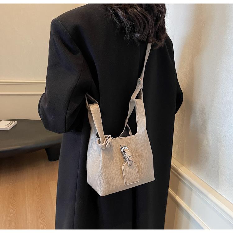 Autumn Retro Textured Small Bag Women's Fashion Simple Bucket Bag Niche Design Crossbody Bag