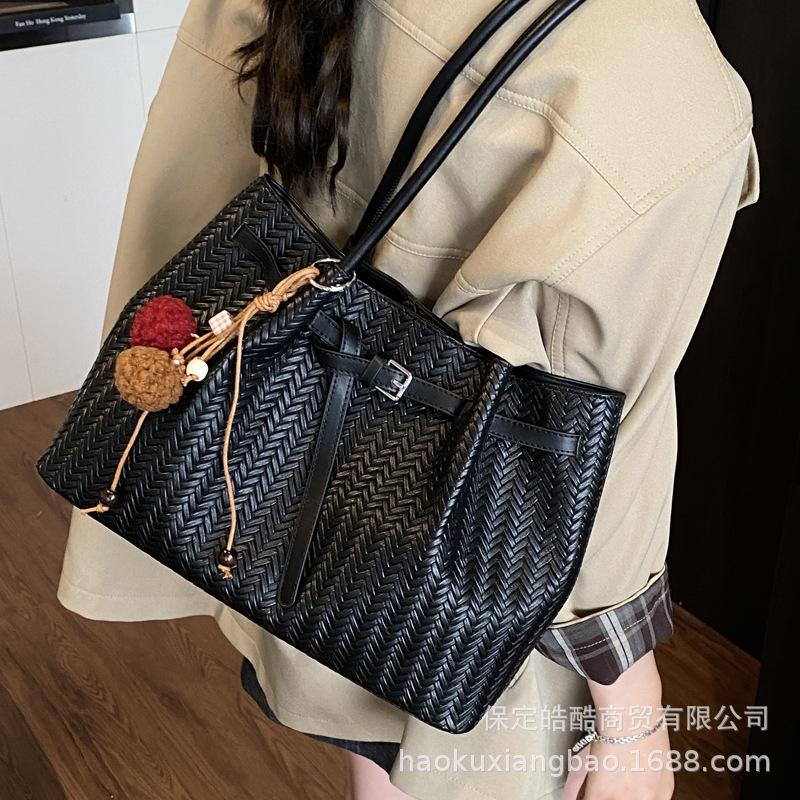 Retro Bag Women's Large Capacity 2025 New Autumn and Winter Versatile Woven Bag Shoulder Bag Casual Commuter Tote Bag