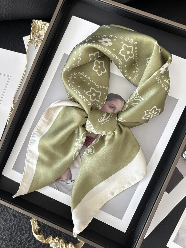 Vintage Chain Print Satin Square Scarf Soft Lightweight Women’s Fashion Accessory for Hair Neck Shawl Elegant Hair Scarf