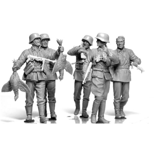 Master Box 1/35 Scale German Waffen-SS Infantry (5 Figures) Eastern Front Food Procurement Plastic Model Kit MB35083