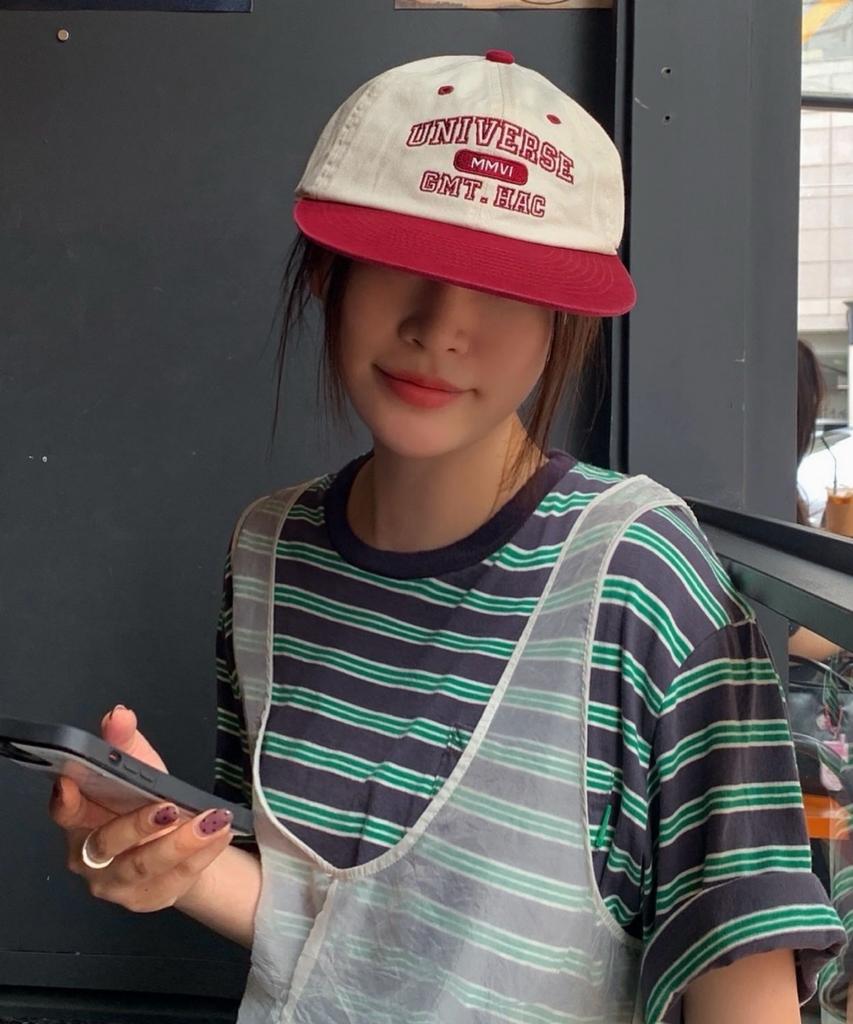 Yunibeoseugameonteu Ug Two-Tone Logo Washed Cap_Burgundy
