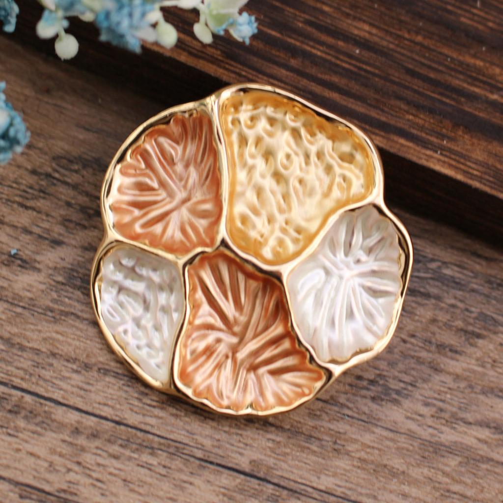 New enamel geometric lotus leaf magnetic suction brooch, summer small fresh lady street party versatile brooch