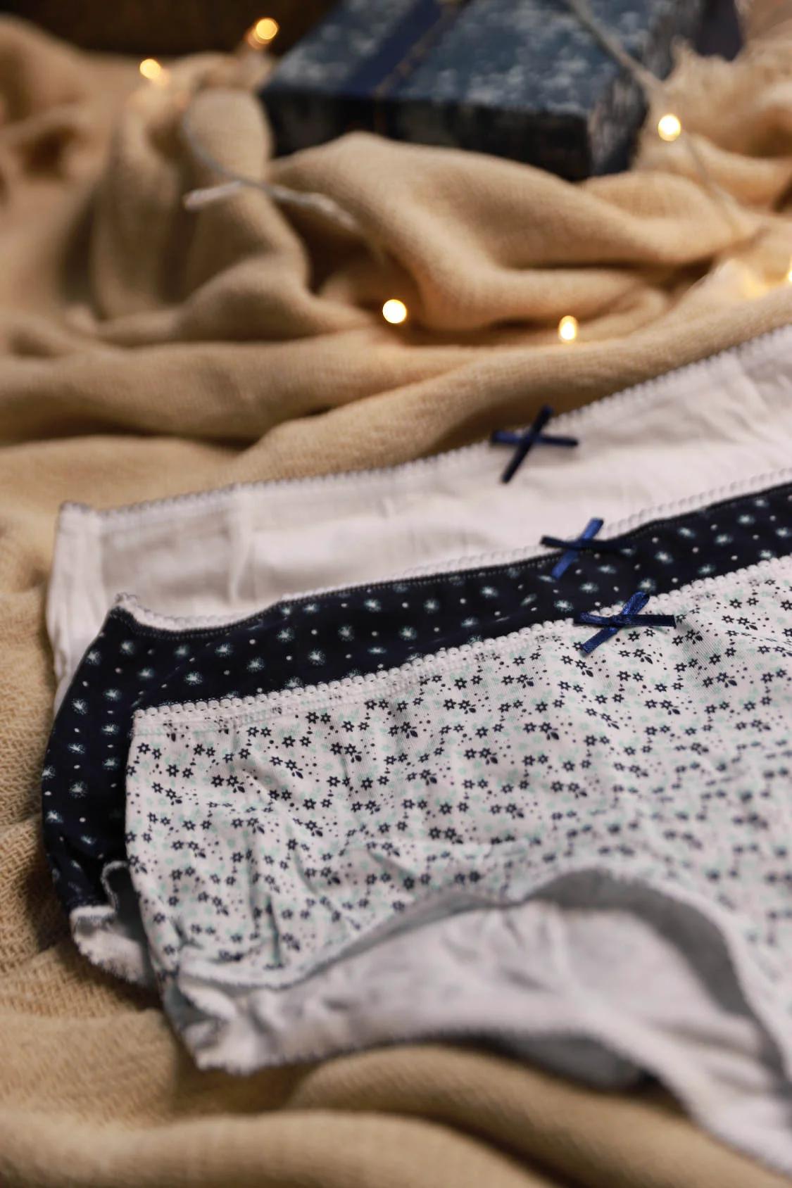 

Трусики-шортики, 3 штуки Liabel (80717) 4(L) різнокольорові кольору