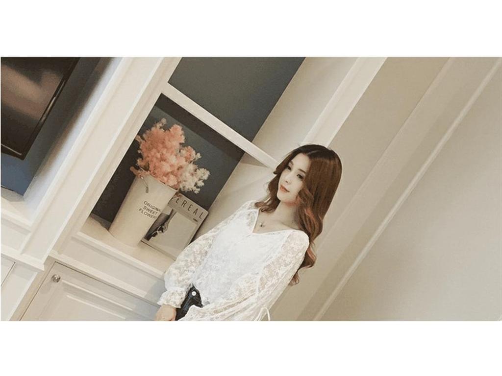 Bluză cu dantelă cu gât în V în stil coreean - Mânecă lungă pentru femei, dulce, croială lejeră pentru primăvara/toamna 2025.