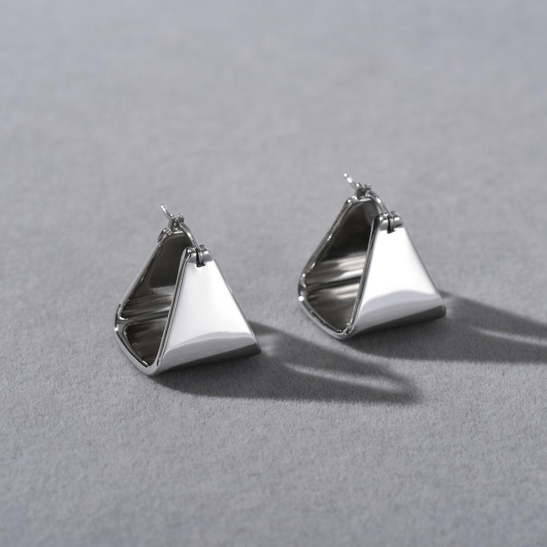

Hollow Pyramid Ring Triangular Ear Buckle Cold Wind Personality Unique Earrings Women