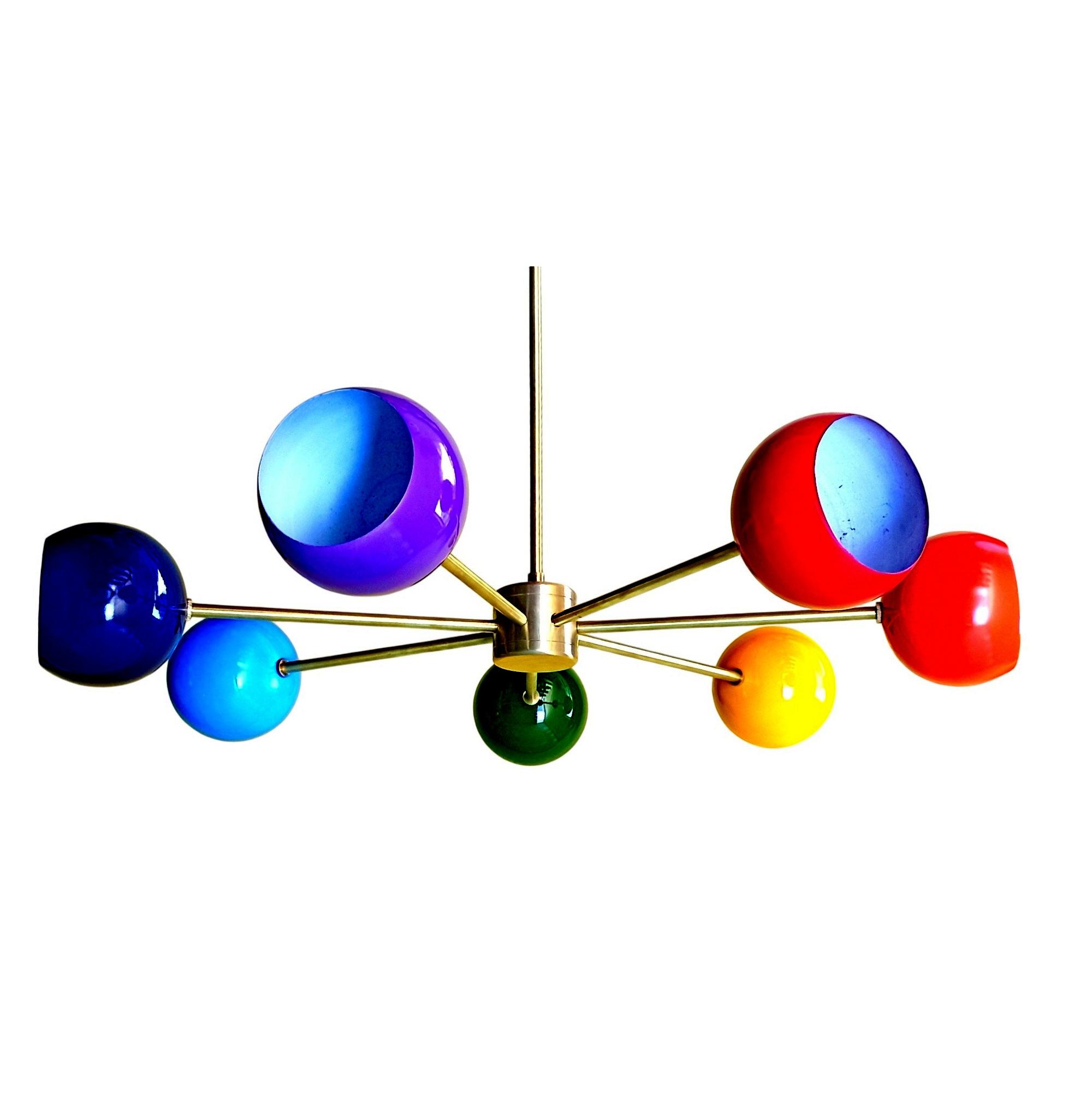 Lumière moderne de couleur arc-en-ciel Lumières multicolores pour une ambiance dynamique Luminaire moderne et élégant doré
