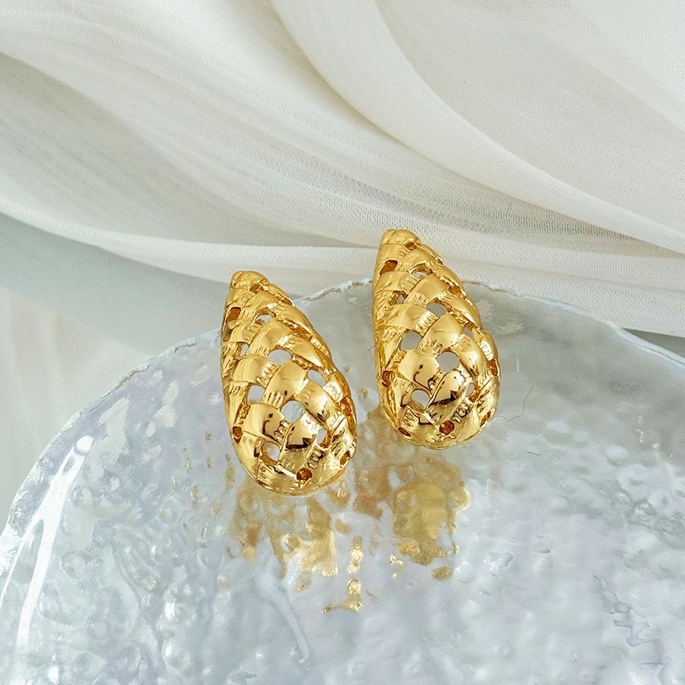 French Luxury Teardrop Mesh Earrings: S925 Silver Needle, Little Fragrant Style, Glossy Diamond Pattern.