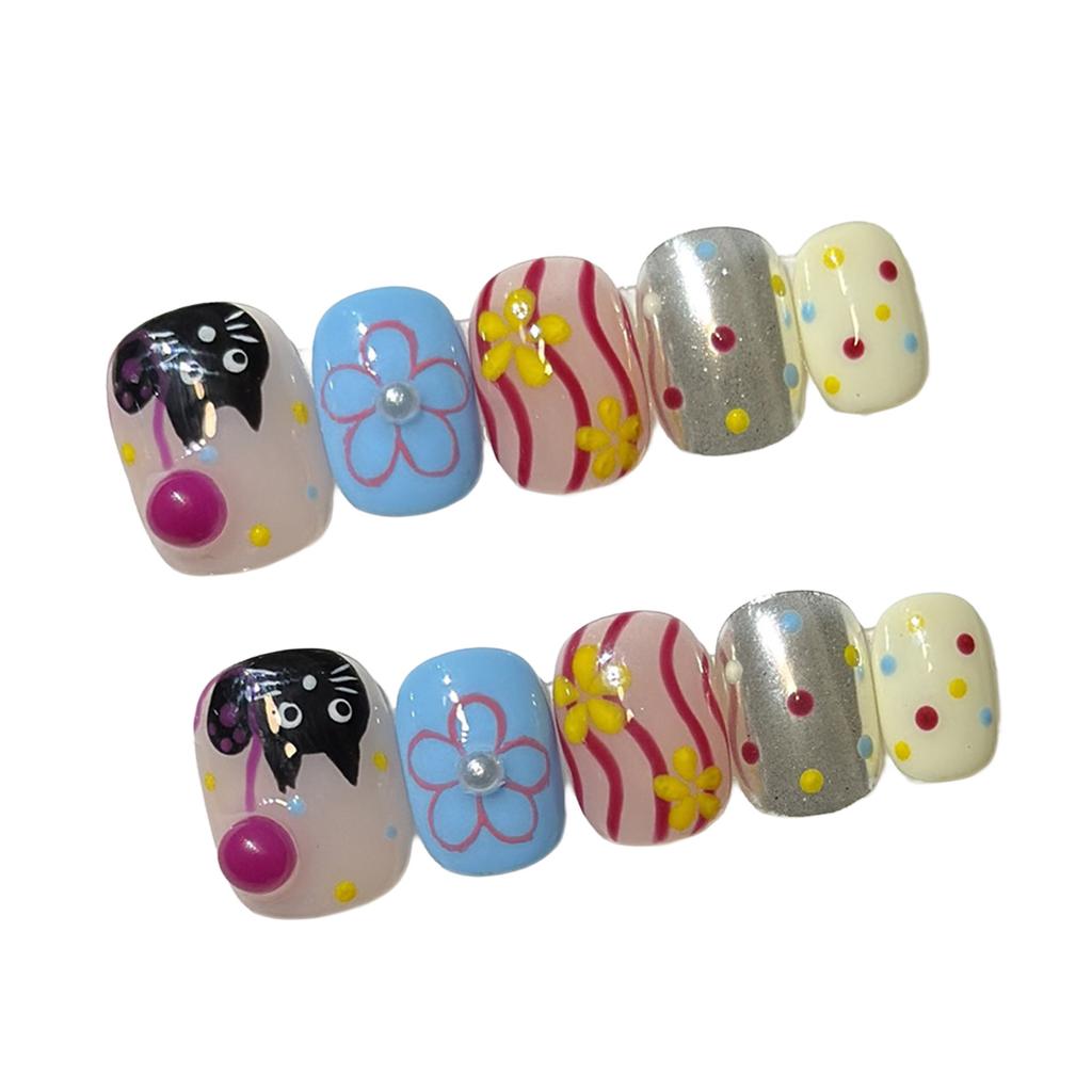 Balloon Cat Pattern Short Fake Nails 10 Pieces Hand-Painted Design Comfort Fit Lightweight Eco-Friendly Material