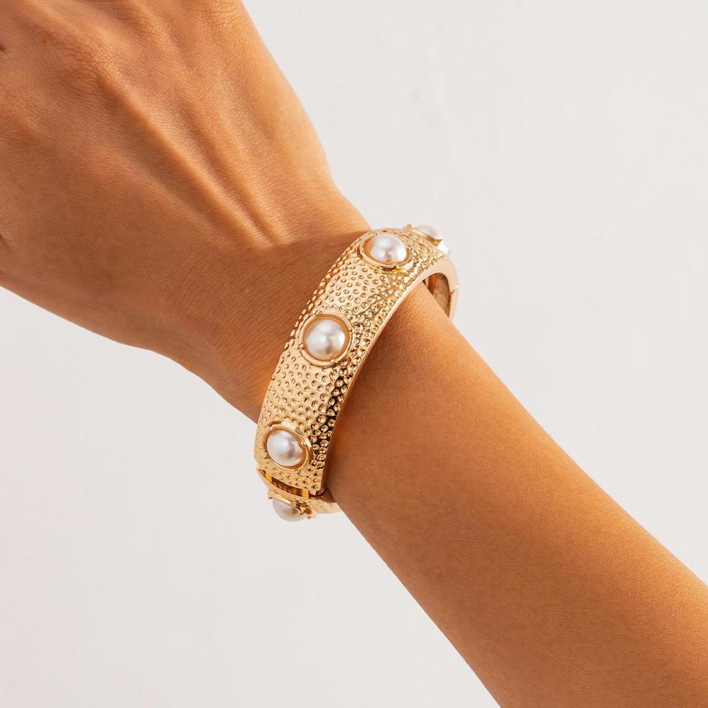 Oregelbundna Grova Tunga Pärlarmband för Kvinnor Lyxig Stil Gotisk Punk Bred Metallisk Armring Geometrisk Pulseras Mujer Mode Smycken Gåvor