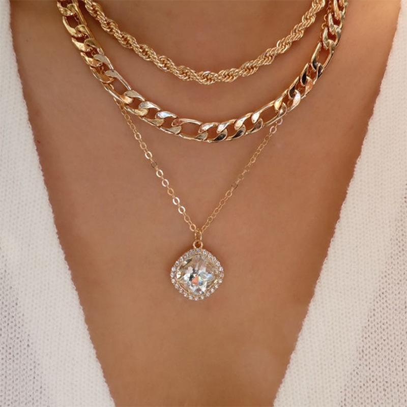 Gold-plated crystal pendant, new necklace, fashion street shot, butterfly sweater chain, women's light luxury style collarbone chain.