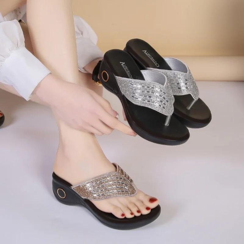 Womens Flip Flops 2024 Summer Casual Outdoor Sandals Indoor Bathroom Slippers Women Platform Shoes Beach Slippers Womens Shoes