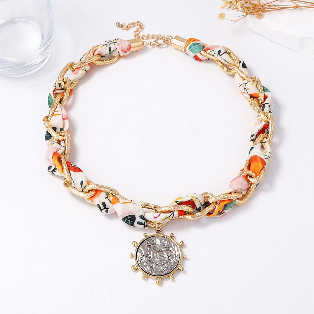 European and American Personality Trends, Ribbon Chains, Staggered Sweet and Cool Style, Alloy Badges, Pendant Necklaces, Light Luxury Niche