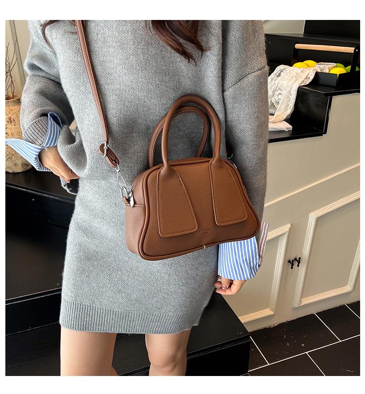 Versatile Women's Small Square Crossbody Handbag - Fashionable, Simple, and Casual Shoulder Bag