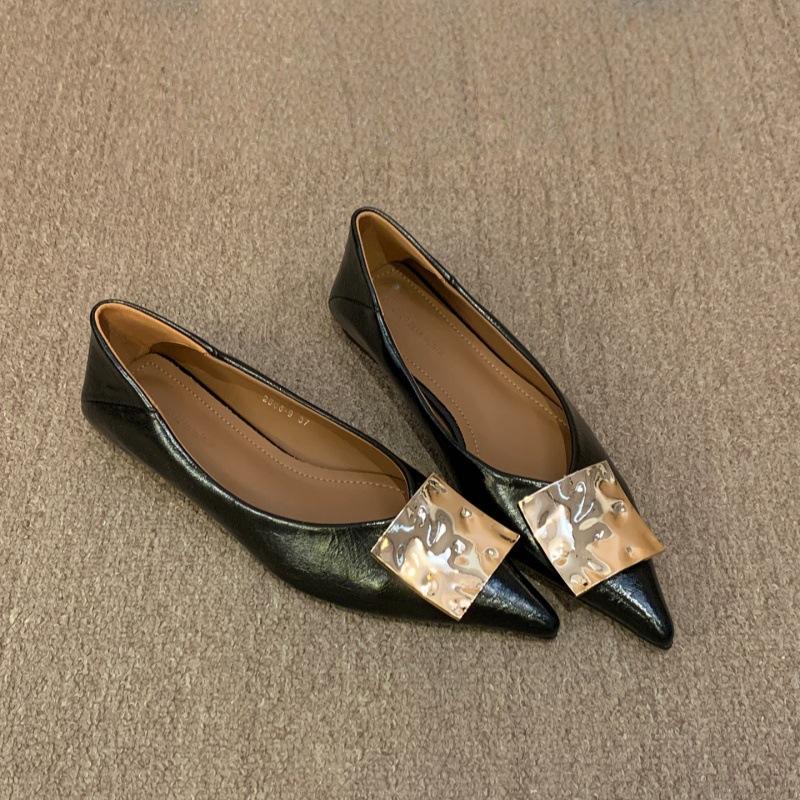Spot version! Flat-bottomed retro metal buckle pointed single shoes women's shoes 2025 spring and autumn new versatile light mouth commuting shoes