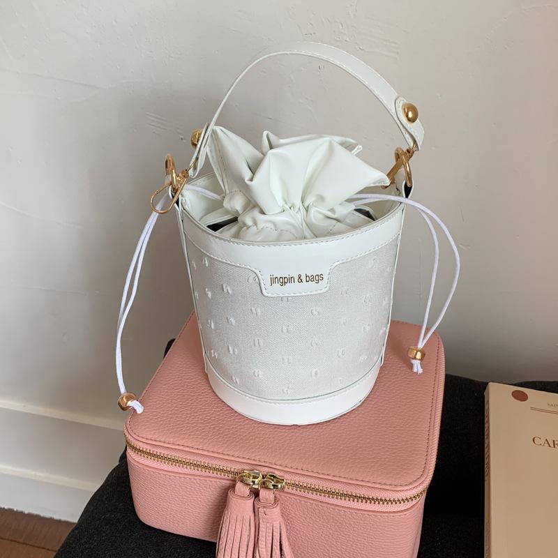 

Bags Women s niche simple bucket bags Fashion retro shoulder bags 2025 summer new casual commuter messenger bags