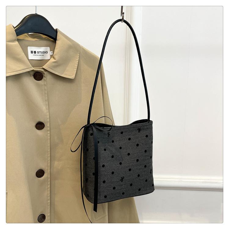 

Лето 2025 года, новая простая и модная большая сумка через плечо с принтом, женская универсальная трендовая сумка-мессенджер высокого класса One size