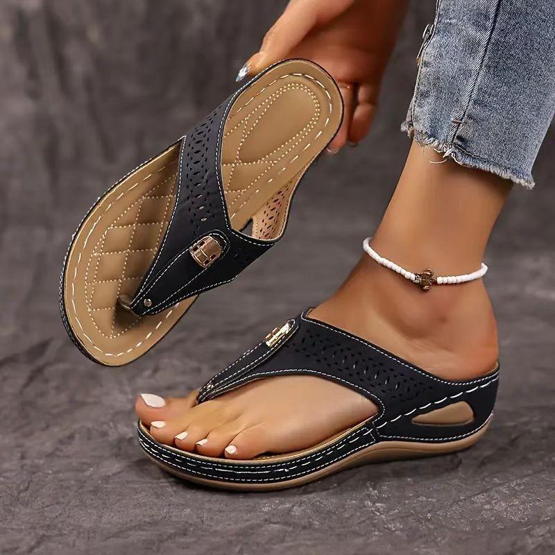 Fashion 2025 Fashion Pinch Toe Women's Slippers Summer Outdoor Plus Size Metal Decoration New Beach Comfortable Best Seller Flip Flops