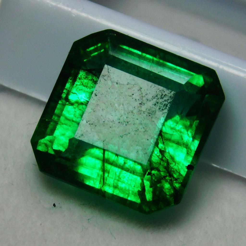 10 Carat Natural CERTIFIED Emerald Emerald Cut Green Colombian Loose Gemstone A-3891b