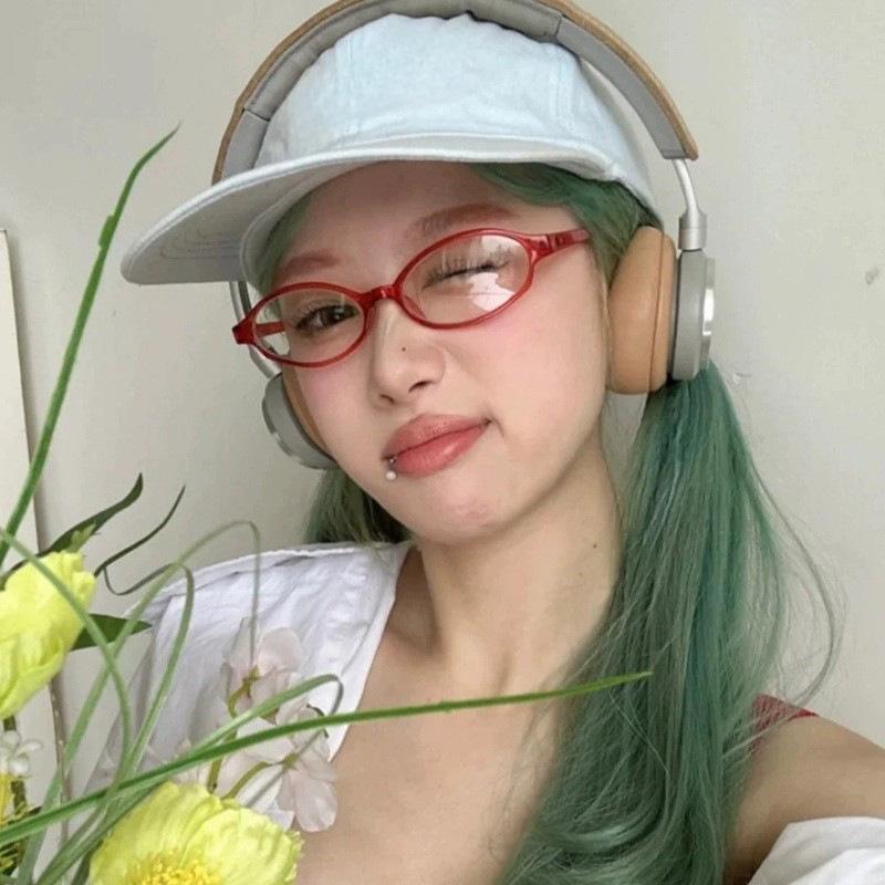 Heißes Mädchen Retro Kleine Ovale Brille Rahmen Personalisiert Anime Konkave Form Flachspiegel Weiblich Trendig Shot 3022