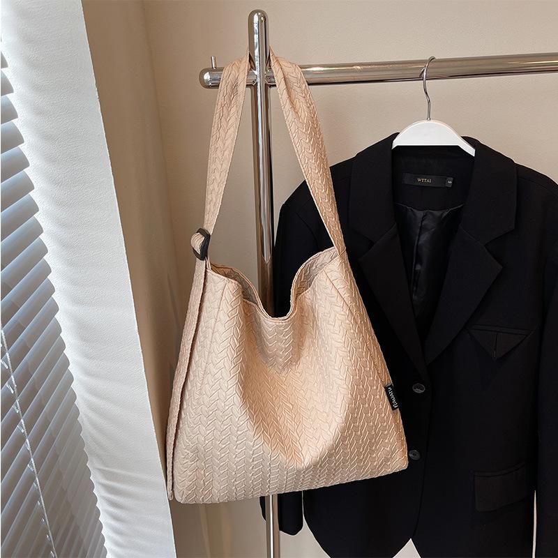 Wrinkled Cloth Bag Large Capacity Commuting Tote Bag Casual Lightweight Versatile One-shoulder Crossbody Bag