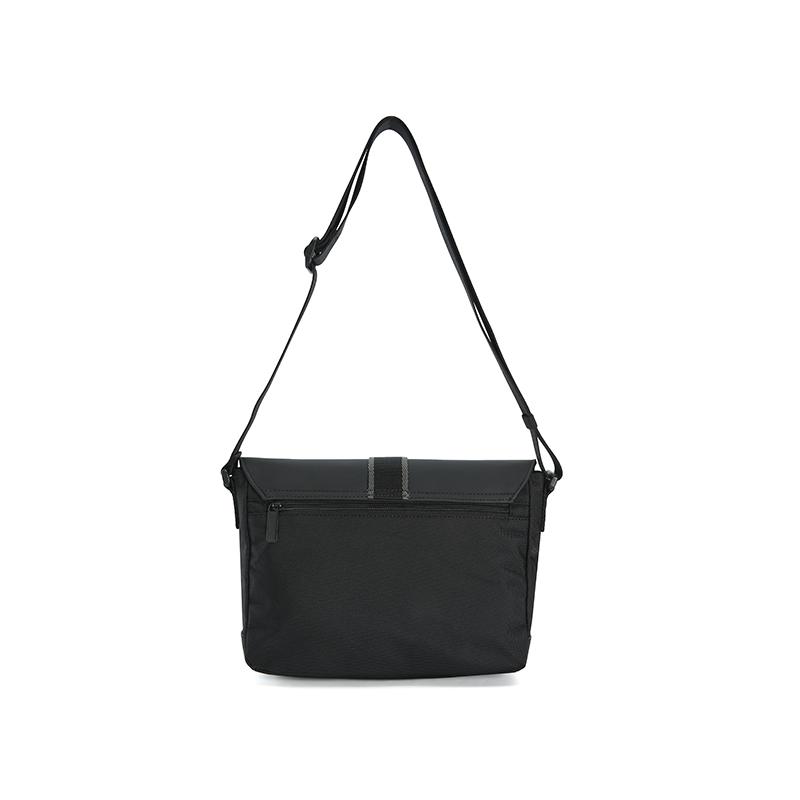 Fila White Minimalist Commuter Casual Versatile Color-Block Flap Crossbody Bag Fabric And PU Synthetic Leather Shoulder Bag Men Bags F13M613107FBK