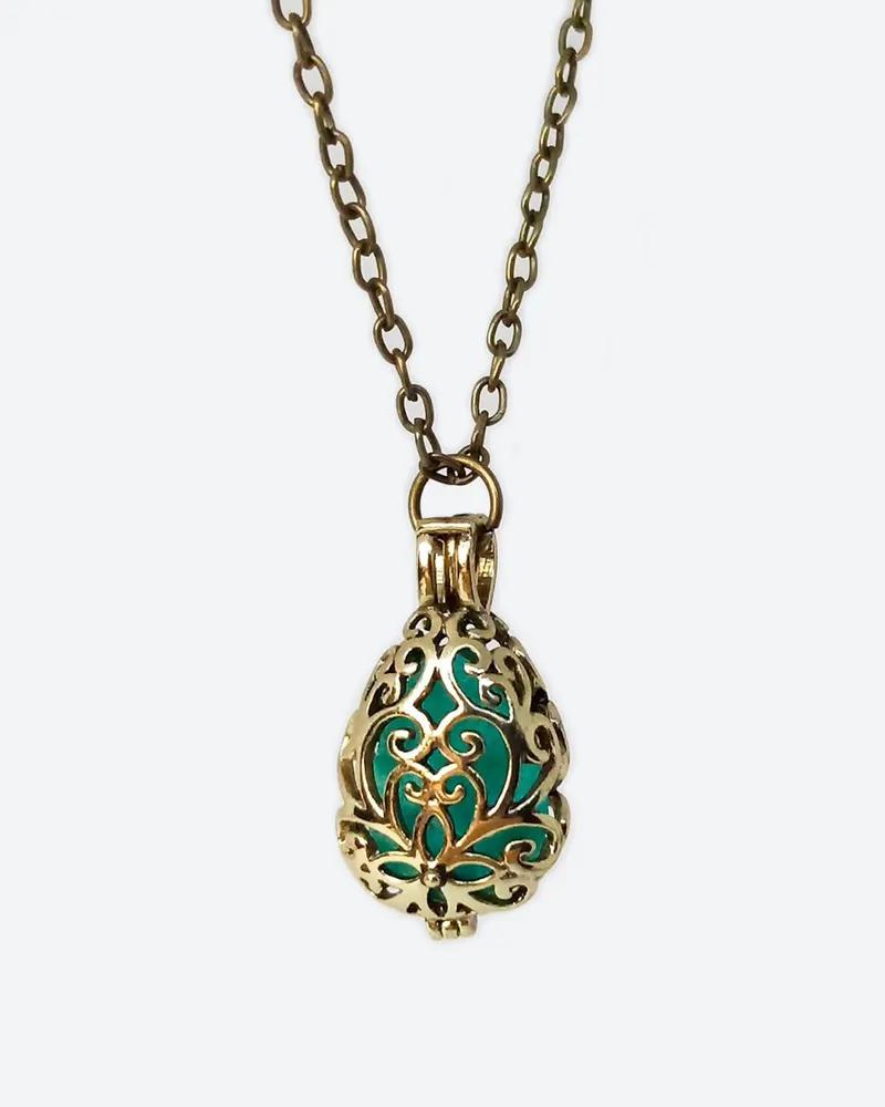

Retro Artistic Carved Aromatherapy L Oil Necklace One Size
