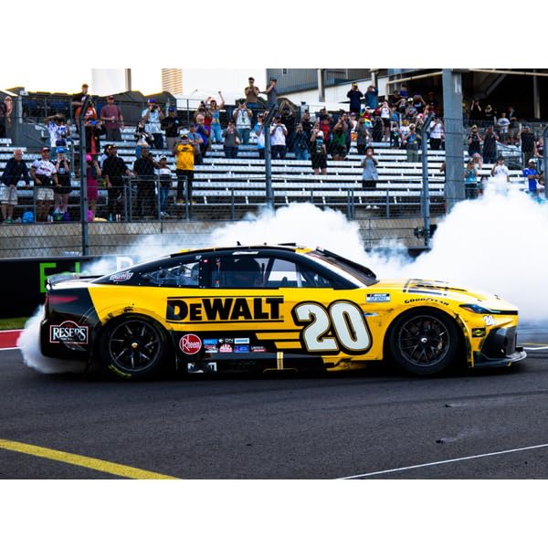 Kyosho Lionel Racing NASCAR CUP Кубок Масштаб DEWALT 2025 Toyota Camry Кристофер Белл ТРАССА АМЕРИК Готовая LR326445 (Серия NASCAR) 1/64 XSE,
