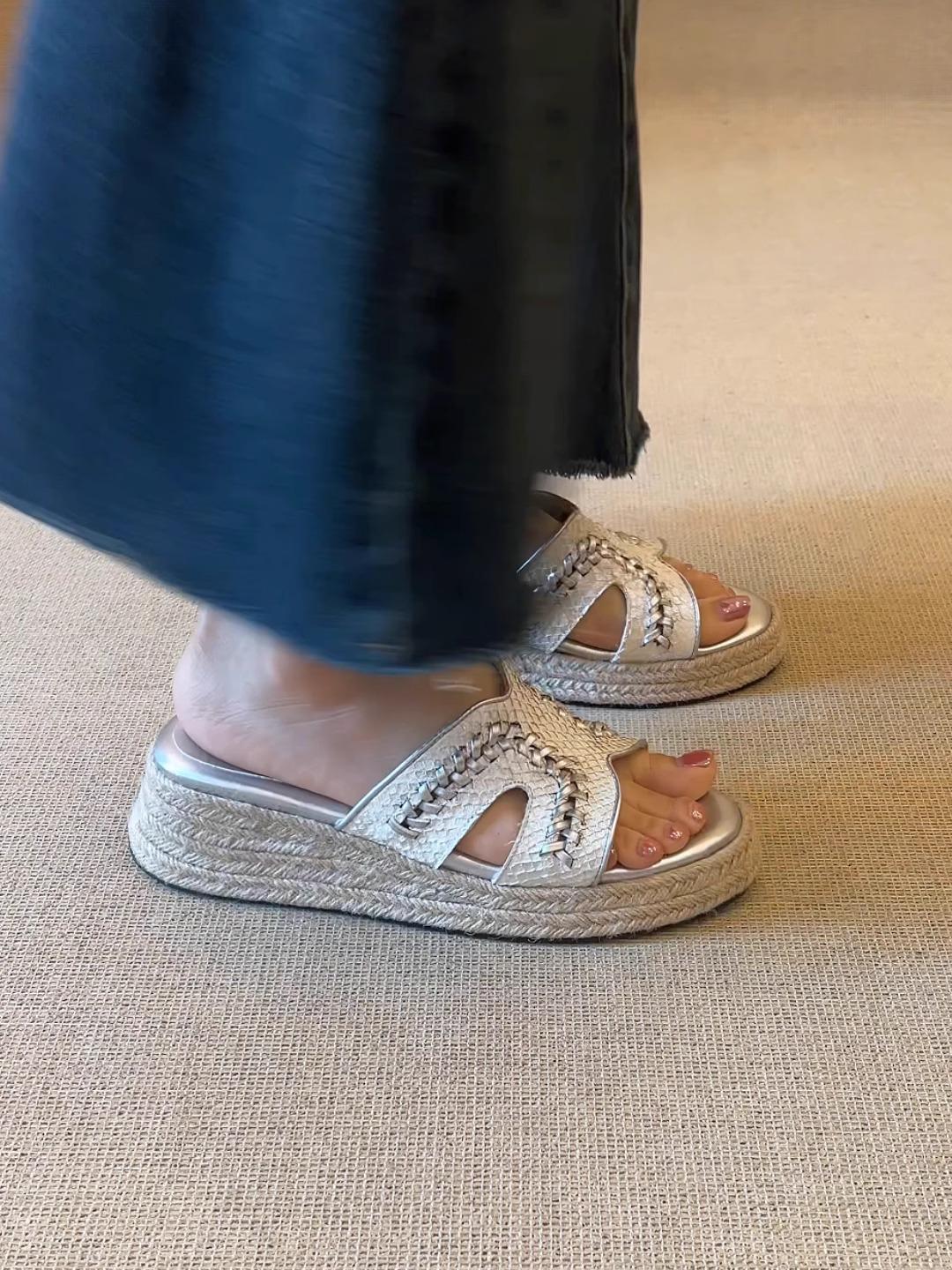 

New niche weave soft leather cool fashion slippers femininity square head stepping on shit feeling beautiful one-word drag 37 серебряный