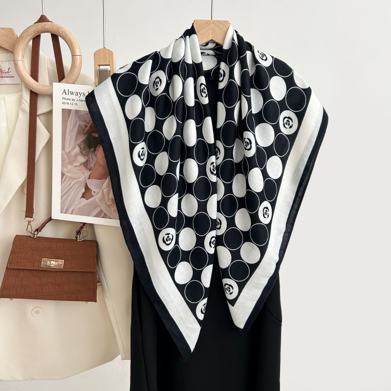 Autumn And Winter White Flower Print Fresh And Elegant 90 Square Scarf Herringbone Shawl Soft Skin-Friendly Warm Scarf