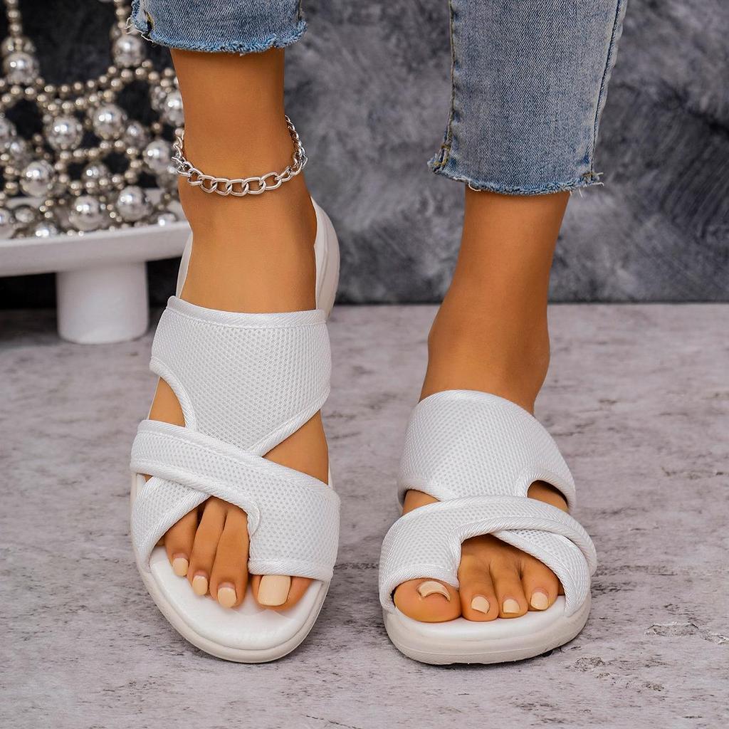 Women's Thick-Soled Cross-Strap Beach Sandals - New European & American Fashion Summer Toe-Covering Flats.
