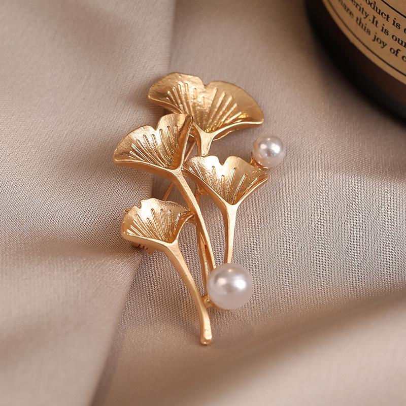 Exquisite High-End Schmetterlingsbrosche für Damenmode - Elegante Corsagen-Nadel & Kleidungsaccessoire