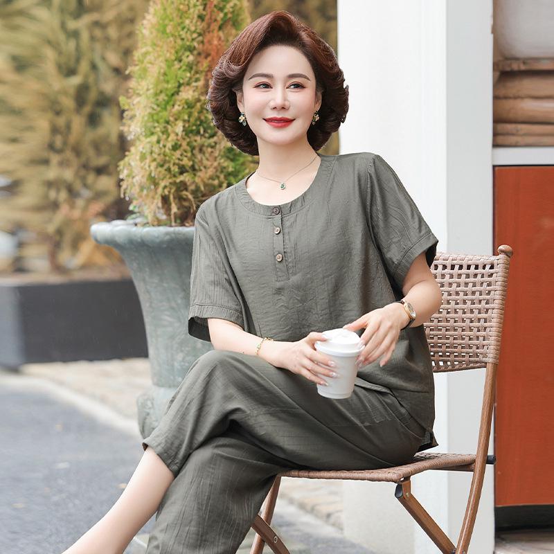 Stylish Summer Plus Size Round Neck Top & Nine-Point Pants Set for Middle-Aged Mothers