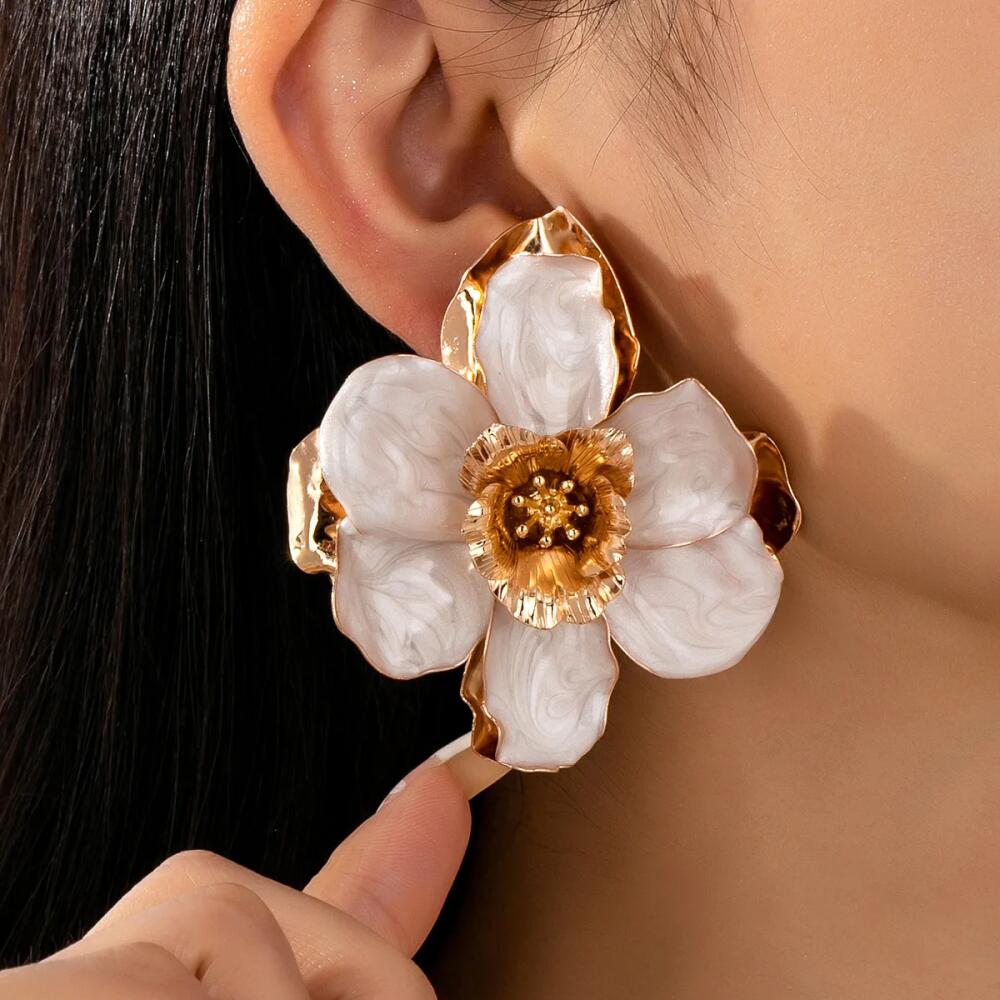 Retro Sweet Design White Dripping Oil Flower Stud Earrings for Women Fashion Double Layered Five Petal Flower Earrings Jewelry