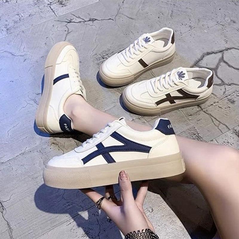Little white shoes women's 2025 new autumn flat-bottomed casual sports board shoes platform-soled student moral training shoes popular single shoes