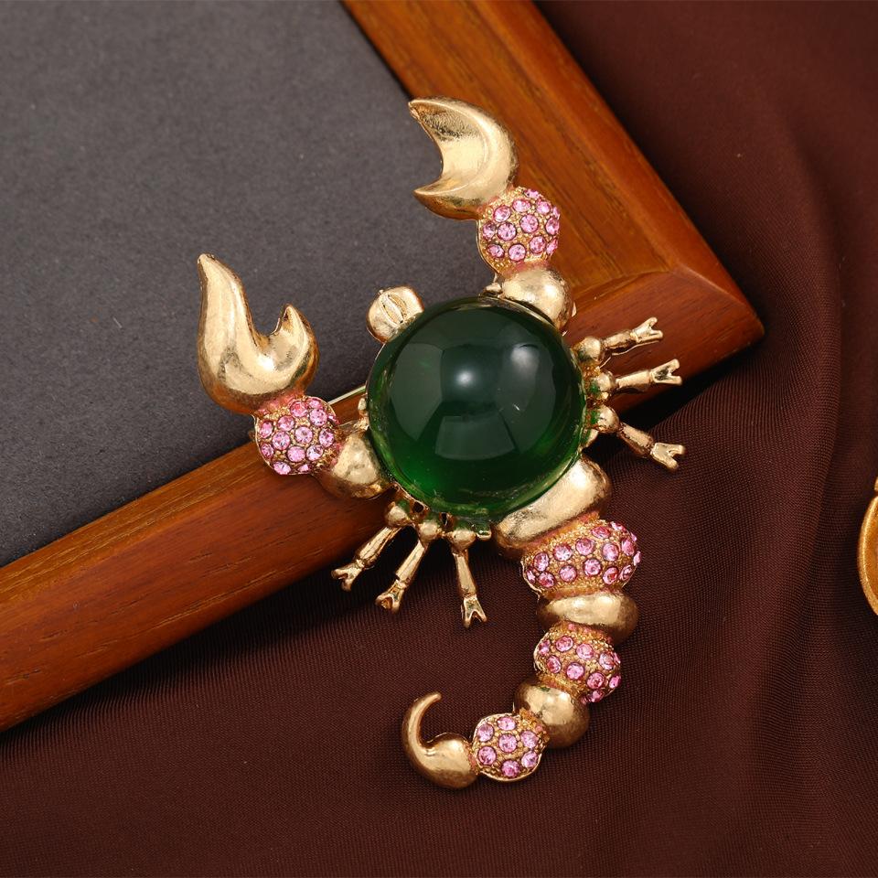 

Женские Мужские Винтажные Броши в Стиле Барокко с Большими Желейными Смоляными Камнями в Виде Скорпиона, Повседневные Унисекс Аксессуары для Одежды, Пальто, Ювелирные Изделия