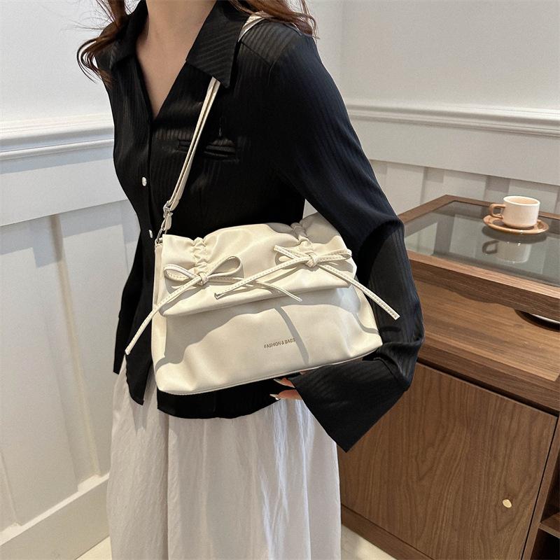 Casual Soft Face Large Capacity Bag for Women New Fashionable and Versatile Crossbody Bag Fashionable Commuter One-shoulder Underarm Bag
