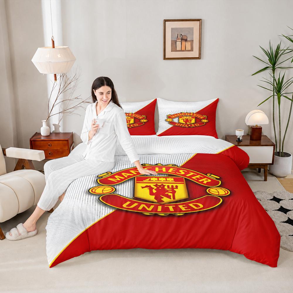 Manchester United FC Crest Logo Red White Duvet Cover Set 3 Piece with Pillowcases for Boys Bedroom Decor