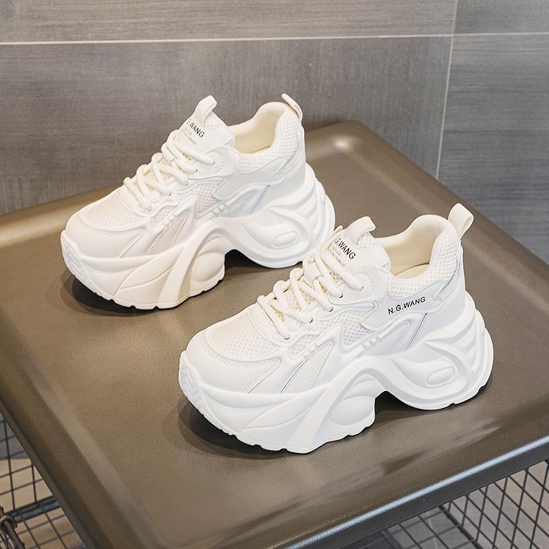 

2025 новая женская обувь на высокой платформе с высоким верхом, 10 см танкетка, удобная, универсальная, водонепроницаемая, кроссовки папы, увеличение роста для женщин 33 бежевый