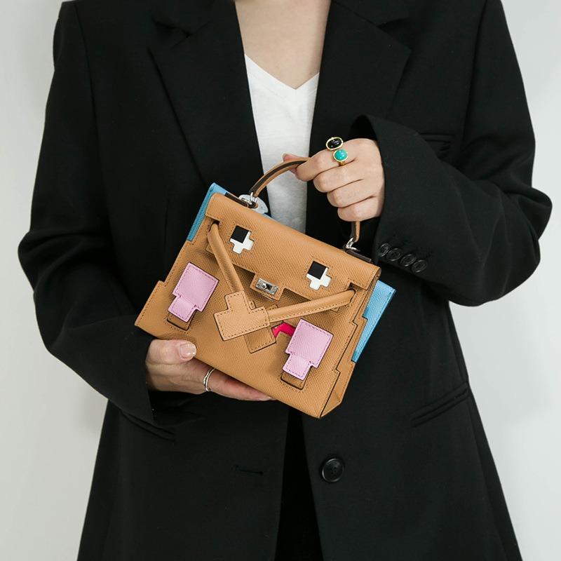 Geantă din piele Geantă cu față zâmbitoare de desene animate Geantă pătrată mică portabilă cu mozaic Geantă de umăr tip poștaș pentru femei