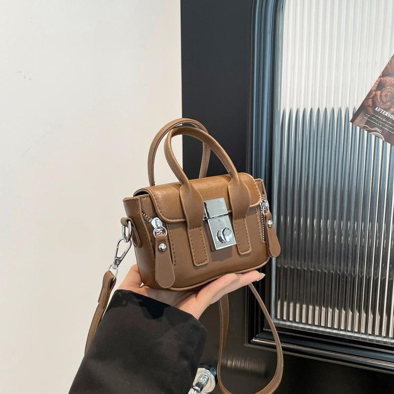 

Niche fashion portable mini small bag mouth red envelope 2025 spring new one shoulder hand carry small square bag oblique span bag коричневый
