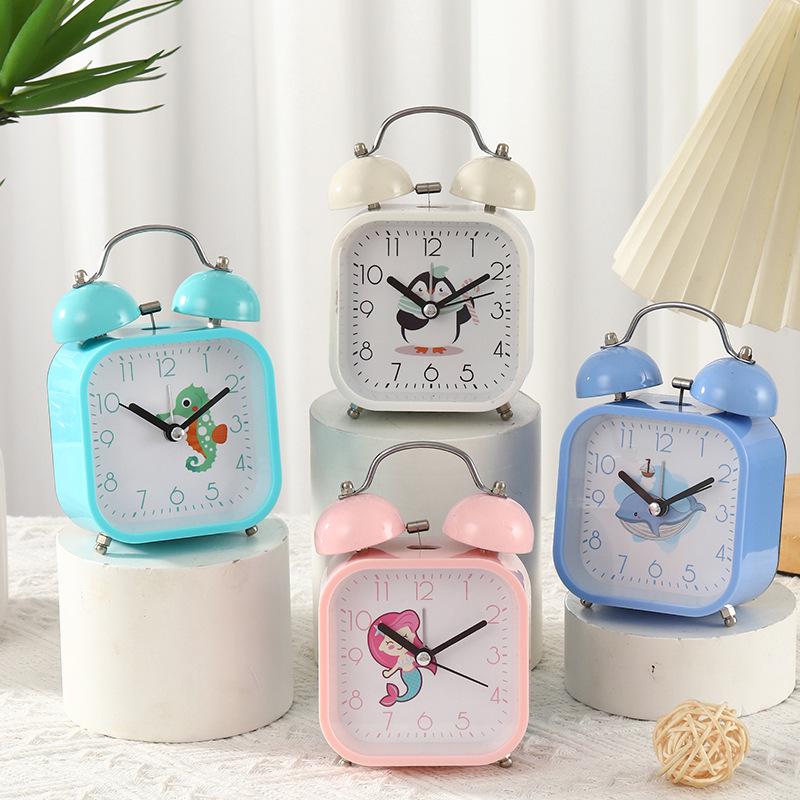 Retro-Wecker mit lauter Glocke und Nachtlicht – geräuschloser Nachttischwecker, kreatives Geschenk für Studenten und als Schlafzimmerdekor
