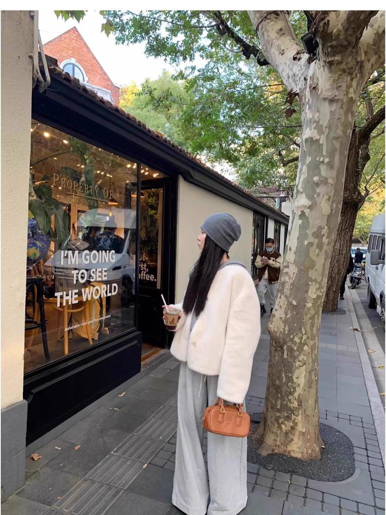 Umweltfreundlicher Kurzmantel aus Faux-Mink - Cremefarben, Niedlich und Weich für Damen, Winter 2025