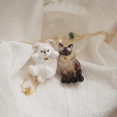 Healing Animal Pendant Necklace Personality Painting White Rabbit Siamese Cat Shape Copper Color Retention Woman