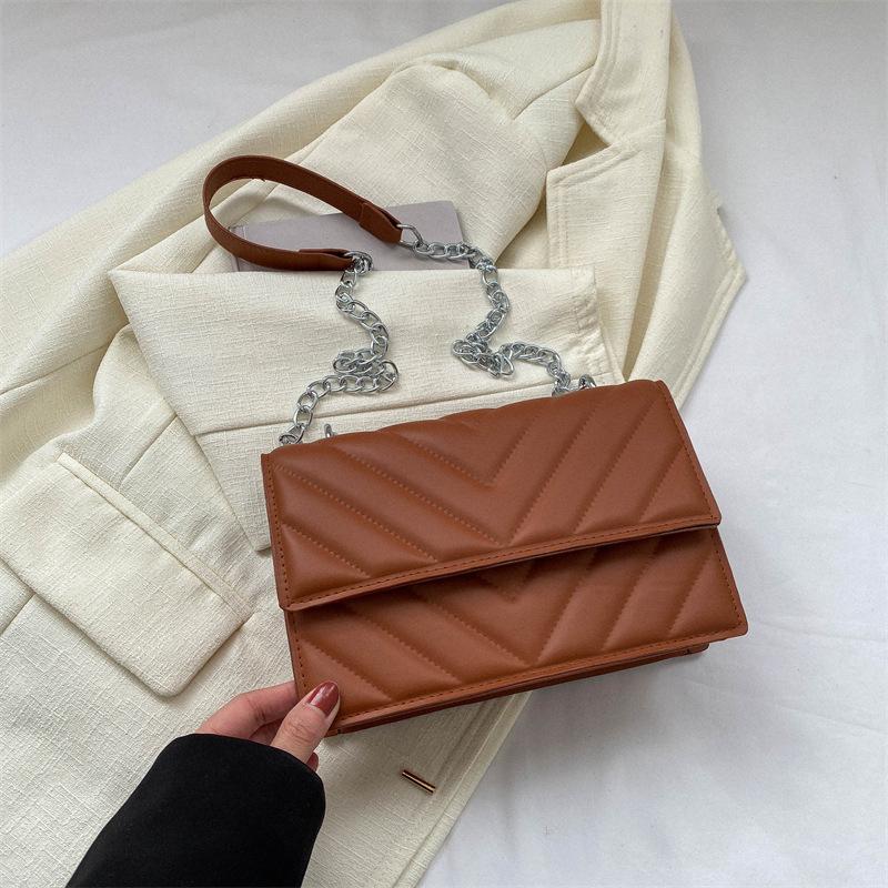 

Textured foreign style striped women s bag 2025 solid color new trend fashion chain small square bag retro atmosphere messenger bag коричневый