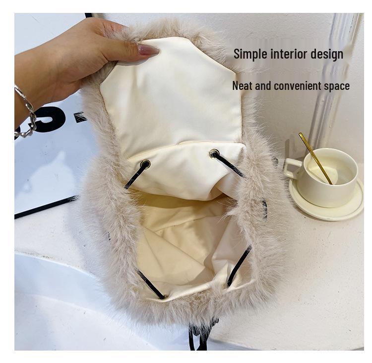 Cute Cartoon Plush Handbag: New 2020 Furry Shoulder Crossbody Bag for Autumn and Winter.