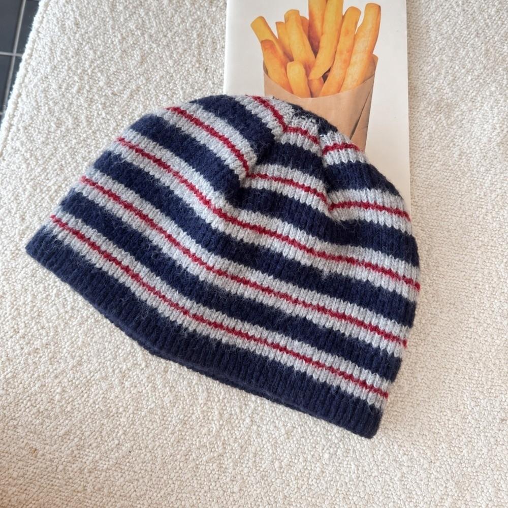 56-58cm Size Stripe Knitted Beanie Hat Polyester Soft Cold Proof Hat Warm Winter Beanie  For Women