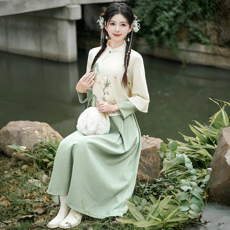 Spring/Autumn Retro Chinese Embroidered Tang Suit: Stand-up Collar, Tie-up Han Element, Improved Hanfu Two-Piece Tea Set