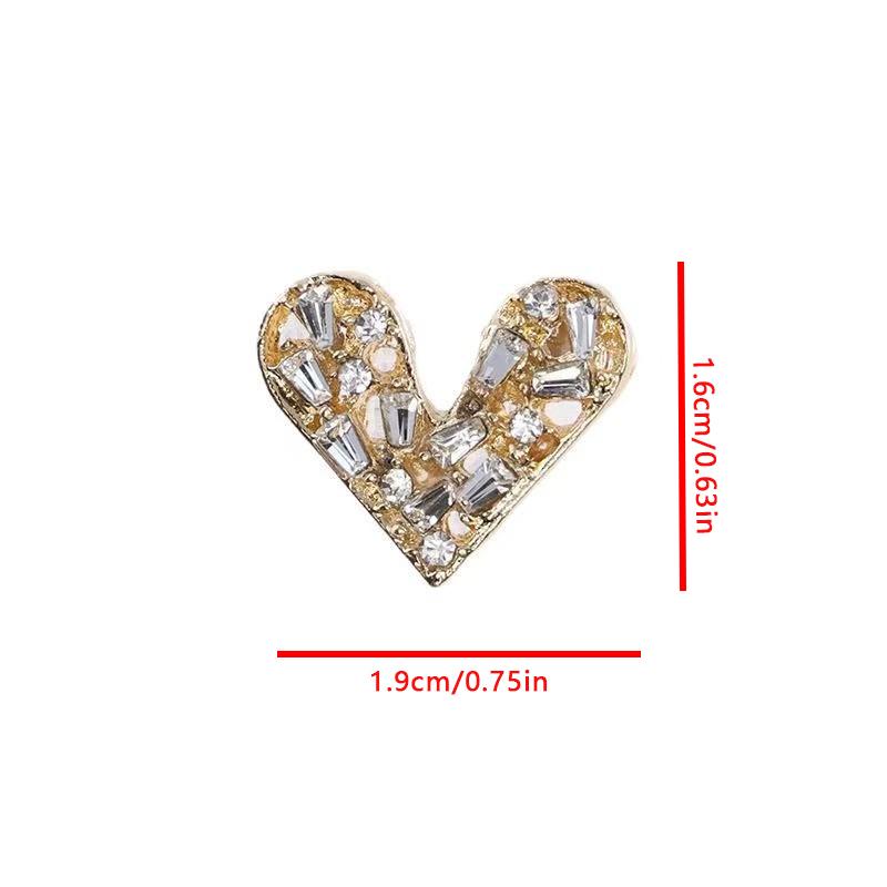 Exquisite Little Sweetheart Gold Illuminated Fashionable Design With Diamond Studded Heart Brooch Eye-catching And Versatile