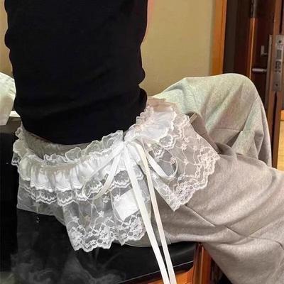 Všestranná krátká zástěra se sukýnkou a krajkovým volánkovým lemem