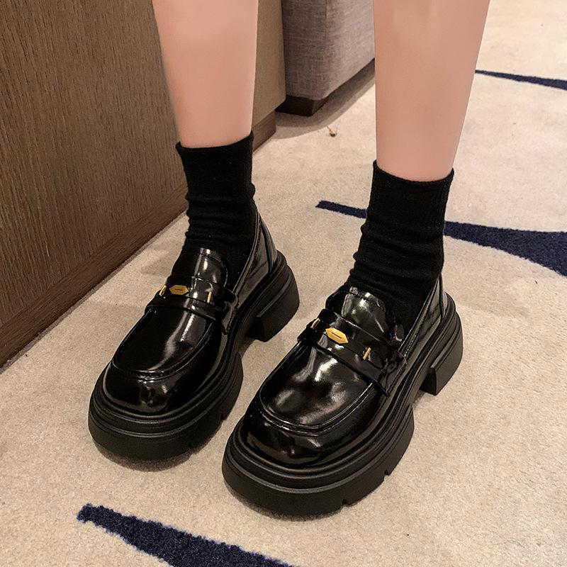 

Round head retro one-pedal small leather shoes women s 2025 new British style fashion temperament casual single shoes Mary Jane shoes 35